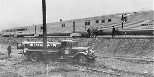 CB&Q Mark Twain Zephyr - Early diesel fueling from a truck!